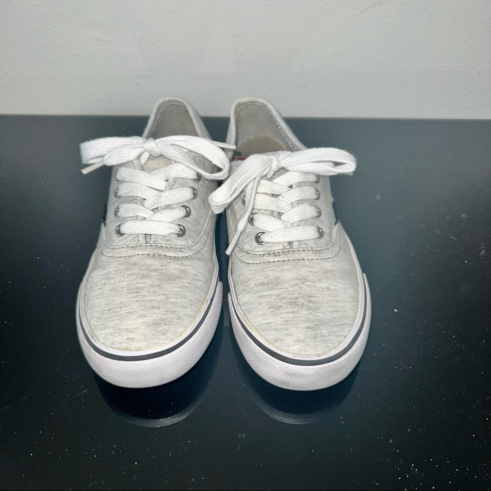 🌵 Levi’s Heathers Gray Sneakers